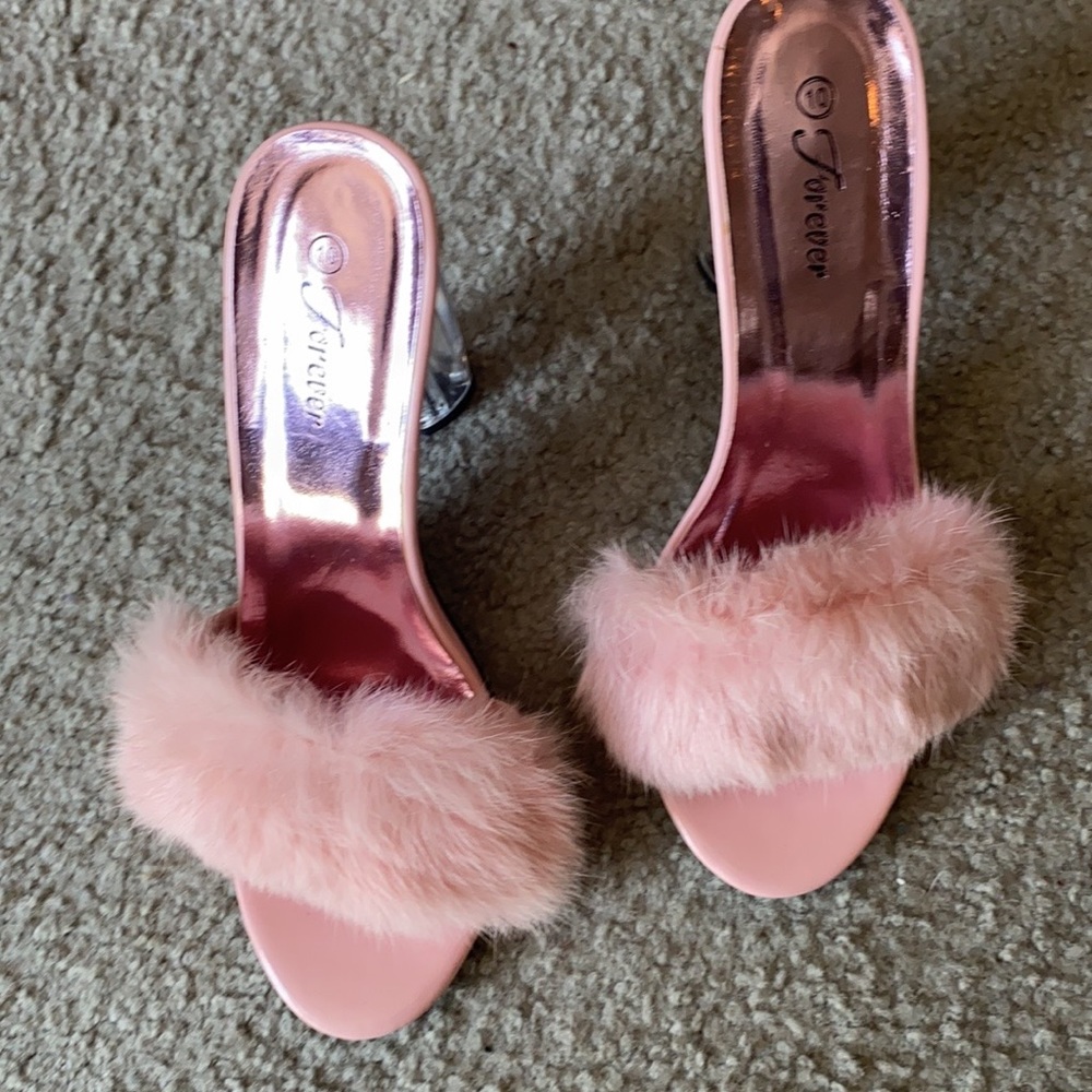 Heeled slippers